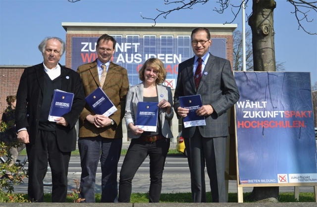 Das größte Wahlbanner Schleswig-Holsteins wirbt für die Kampagne?Zukunft wird aus Ideen gemacht!? an Das größte Wahlbanner Schleswig-Holsteins wirbt für die Kampagne?Zukunft wird aus Ideen gemacht!? an