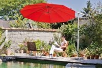 Sonnenschirm im Garten: Beim Sonnenschirm-Kauf sollte man auf den UV-Protection-Faktor achten. Sonnenschirm im Garten: Beim Sonnenschirm-Kauf sollte man auf den UV-Protection-Faktor achten.