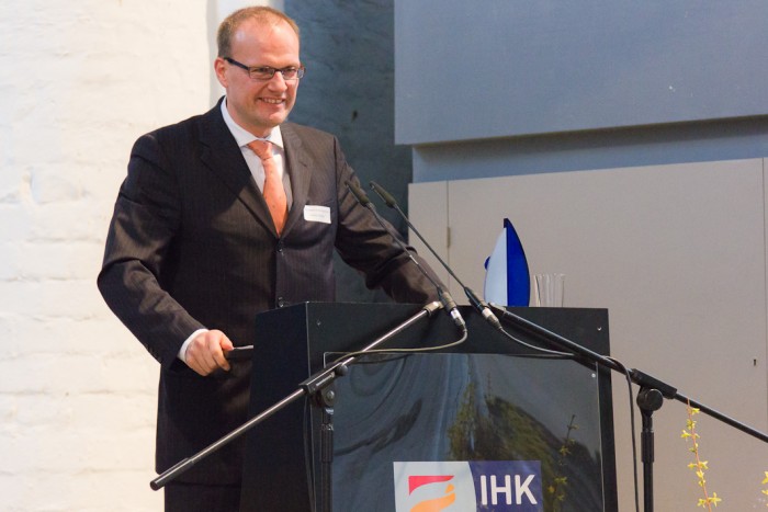Andreas Sandberg, Standortleiter arvato Systems  Rostock, bei seiner Ansprache in der Nikolaikirche