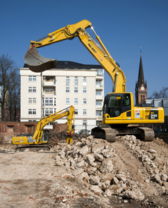 Raupenbagger aus dem HKL MIETPARK im Einsatz bei der Gestaltung des Außengeländes der Parkvillen. 