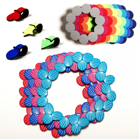 Neoprenschmuck von Julia Miltenberger, erhältlich bei schmeicheleinheiten.de, ab 15 Euro Neoprenschmuck von Julia Miltenberger, erhältlich bei schmeicheleinheiten.de, ab 15 Euro
