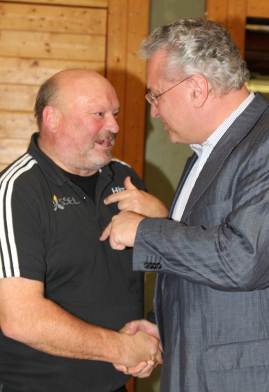 Spontane Gratulation für Frank Bergemann von Innenminister Joachim Herrmann 