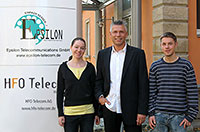 Wolfgang Hüttner mit Auszubildenden Wolfgang Hüttner mit Auszubildenden