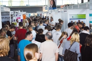 Über 15.000 Besucher nutzten das Angebot der azubi-&studientage Stuttgart 2011 Über 15.000 Besucher nutzten das Angebot der azubi-&studientage Stuttgart 2011