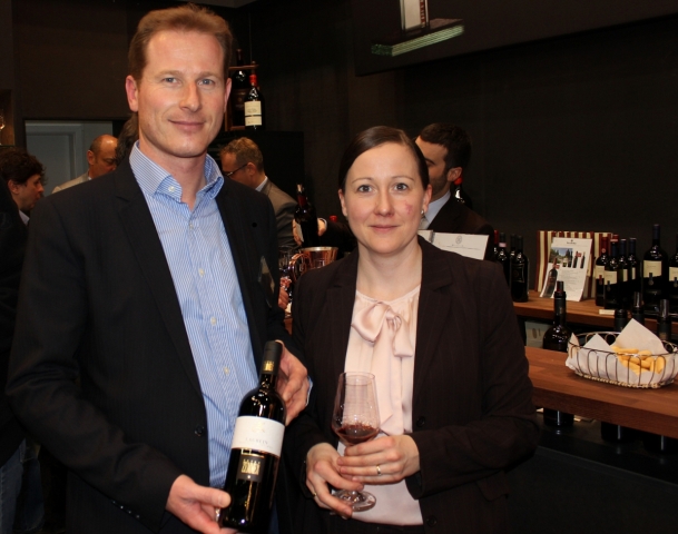Katja Harnisch vom Weinversand vinello mit Peter Zemmer Katja Harnisch vom Weinversand vinello mit Peter Zemmer
