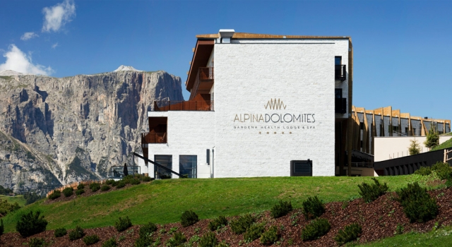 Die Alpina Dolomites Lodge auf der Seiser Alm in Südtirol