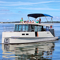 Die Aquino 1190 bekommt 2012 drei Schwestern, die erste davon wird auf der Müritz Sail getauft.