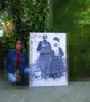 Aliye mit ihren Großeltern - Ihre Wurzeln hat sie in Anatolien. Foto: Stefie Steden