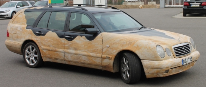 Das versteinerte Auto Das versteinerte Auto