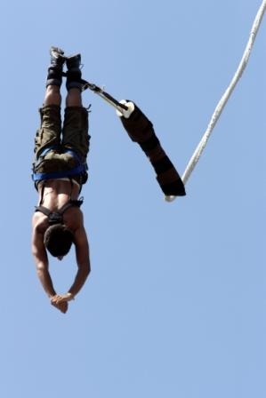 Jochen Schweizer startet in die Bungee Jumping Saison 2012 Jochen Schweizer startet in die Bungee Jumping Saison 2012
