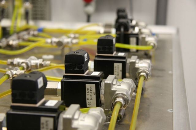 Hardware-in-the-Loop-Prüfstand, in dem Biodiesel in unterschiedlichen Anteilen zum Test einer Diesel