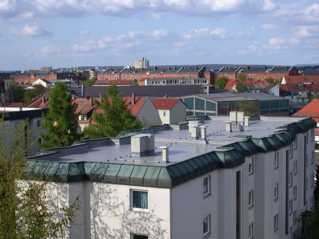 Optisch ansprechend und langzeitsicher abgedichtet präsentiert sich die Dachfläche nach der komplett