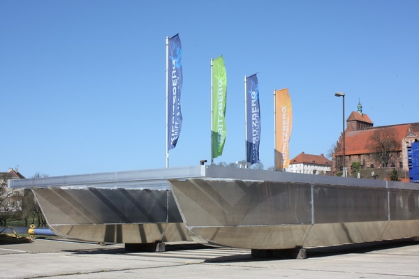 Aluminium Katamaran PonTOM Empor 11.60 eignet sich als schwimmende Partyinsel&Basis für komfortable 