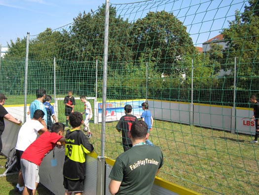 FairPlayTrainer/-innen helfen Kiezkids