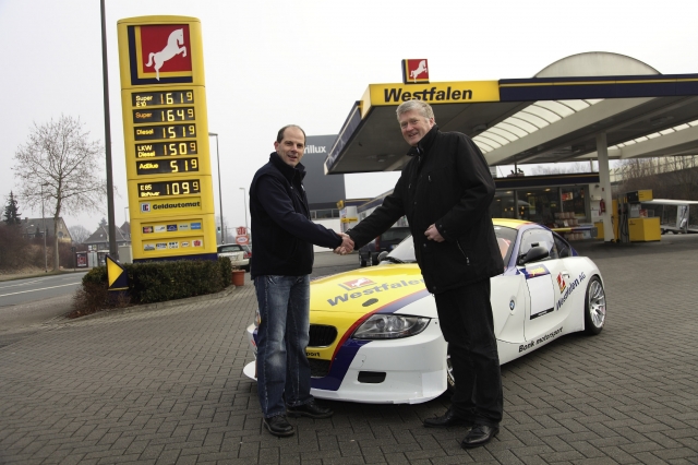 Michael Bonk (li.), Geschäftsführer der Bonk Motorsport KG, und Joachim Burbank, Leiter Cardservice 
