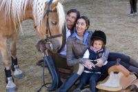 Familie mit Pferd 