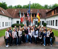Studenten vor der Schule in Lippstadt
