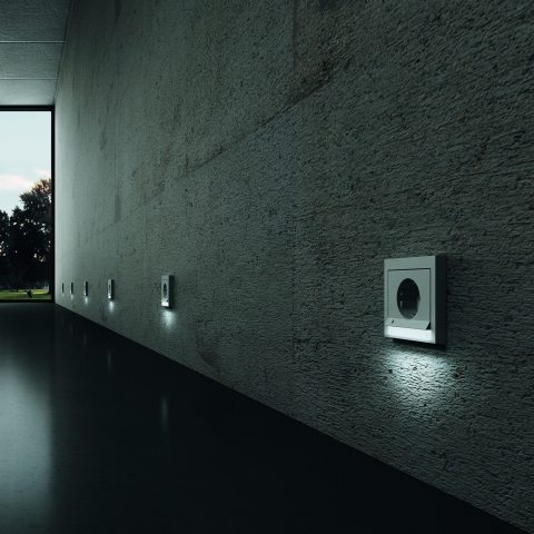 Die LED-Orientierungsbeleuchtung von Berker sorgt für Lichtakzente sowie für mehr Sicherheit und Ori Die LED-Orientierungsbeleuchtung von Berker sorgt für Lichtakzente sowie für mehr Sicherheit und Ori