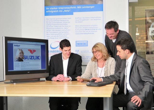 v. l. n. r.: Manuel Weber (Key-Account-Manager Suzuki International Europe GmbH), Annette und Richar v. l. n. r.: Manuel Weber (Key-Account-Manager Suzuki International Europe GmbH), Annette und Richar