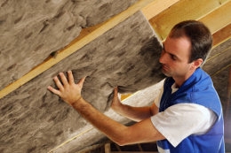 Stimmt der Wärmeschutz im Dach? Wer im Frühjahr oder Frühsommer das Haus mit einer Mineralwolle-Dämm Stimmt der Wärmeschutz im Dach? Wer im Frühjahr oder Frühsommer das Haus mit einer Mineralwolle-Dämm