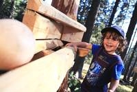 Familienurlaub Tirol: Der Kugelwald am Glungezer bietet Spielspaßfür Großund Klein. Familienurlaub Tirol: Der Kugelwald am Glungezer bietet Spielspaßfür Großund Klein.
