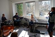 Ensemblespiel bildet auch einen Schwerpunkt der Aufbauprogramme an der Münchner Berufsfachschule. Ensemblespiel bildet auch einen Schwerpunkt der Aufbauprogramme an der Münchner Berufsfachschule.