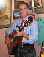 Robin Laing in der kleinsten Bar der Welt
