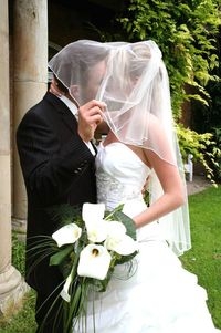 Heirat und Versicherung: Nach einer Hochzeit stehen vieleÄnderungen an - einige davon können ganz sc Heirat und Versicherung: Nach einer Hochzeit stehen vieleÄnderungen an - einige davon können ganz sc