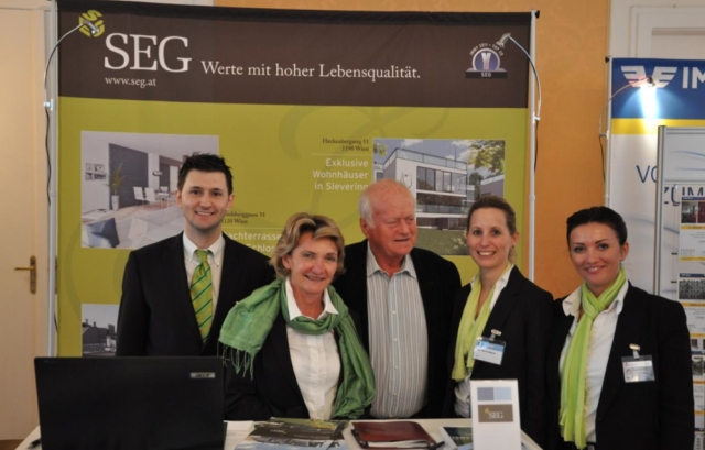 Das Team der SEG am Immo Day 2012: v. l. Mag. Christoph Cizek (Marketing), Dr. Silvia Wustinger-Rene Das Team der SEG am Immo Day 2012: v. l. Mag. Christoph Cizek (Marketing), Dr. Silvia Wustinger-Rene