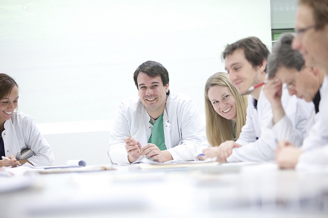Urologie ist Teamwork: Auch mit Spezailisten der anderen Fachbereiche des Aachener Uniklinikums werd Urologie ist Teamwork: Auch mit Spezailisten der anderen Fachbereiche des Aachener Uniklinikums werd