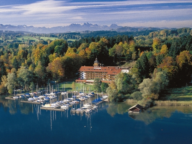 Luftaufnahme Yachthotel Chiemsee in Prien am Chiemsee