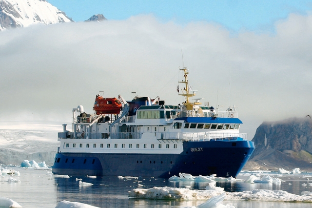Die MS Quest auf einer Spitzbergenreise der Fietz GmbH Polar-Kreuzfahrten Die MS Quest auf einer Spitzbergenreise der Fietz GmbH Polar-Kreuzfahrten