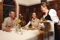 Südtiroler Spezialitäten: Die Südtiroler Küche ist ein besonderer Genuss. Sie verbindet Mediterranes Südtiroler Spezialitäten: Die Südtiroler Küche ist ein besonderer Genuss. Sie verbindet Mediterranes