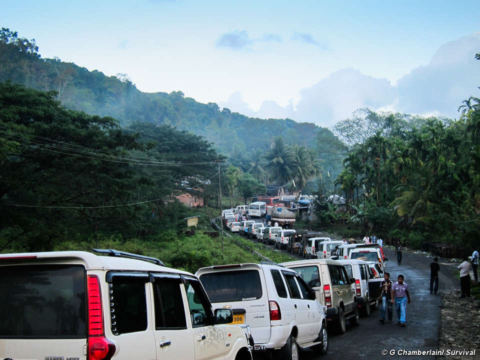 Touristen wurden aufgefordert, die Straße zu boykottieren. © Survival