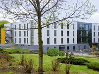 Blick vom Gemeindezentrum auf das neue Betreuungszentrum in Teutschenthal Blick vom Gemeindezentrum auf das neue Betreuungszentrum in Teutschenthal