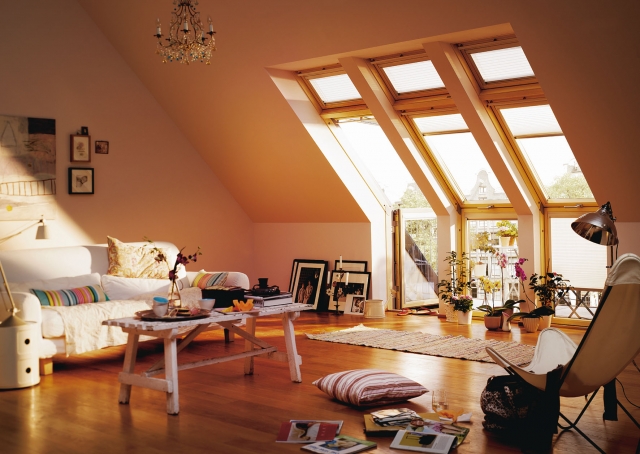 Die großen Fensterfronten des Dachbalkons sorgen für viel Licht im Innenraum der Wohnung und eine an Die großen Fensterfronten des Dachbalkons sorgen für viel Licht im Innenraum der Wohnung und eine an