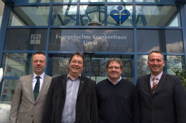 Stiftungsvorstand Evangelisches Krankenhaus Unna, Dr. Dietmar Herberhold; DBZWK-Geschäftsführer Hara