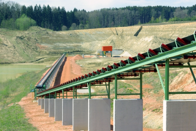 Das Ziegelwerk Klosterbeuren investierte unter anderem in eine neue Bandförderanlage zum Umwelt scho Das Ziegelwerk Klosterbeuren investierte unter anderem in eine neue Bandförderanlage zum Umwelt scho