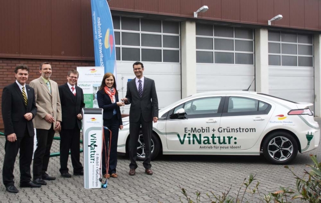 Die Stadtwerke Menden erweiterten ihre Flotte um den elektrisch angetriebenen Opel Ampera. Foto: Sta