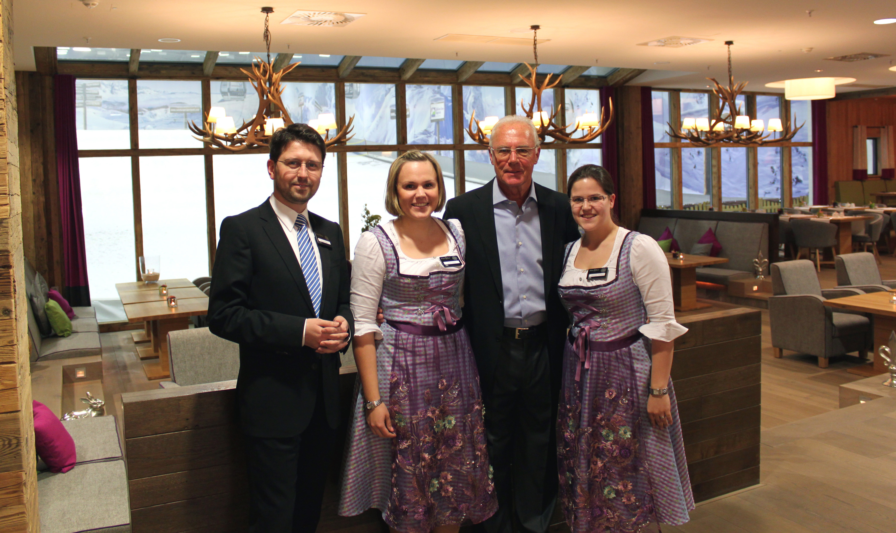 Das Fire & Ice Hotel Düsseldorf/Neuss begrüßte Franz Beckenbauer am 04. Mai in seiner m² großen Fire Das Fire & Ice Hotel Düsseldorf/Neuss begrüßte Franz Beckenbauer am 04. Mai in seiner m² großen Fire