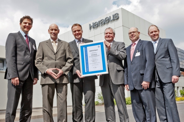 Die Auditoren nahmen die Qualität der Management-Systeme von Heraeus umfassend unter die Lupe. Ergeb Die Auditoren nahmen die Qualität der Management-Systeme von Heraeus umfassend unter die Lupe. Ergeb