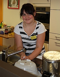 Sabrina Schmieder aus der Lahrer Gutenbergschule sammelt Praxiserfahrungen (Bild: CJD Jugenddorf Off Sabrina Schmieder aus der Lahrer Gutenbergschule sammelt Praxiserfahrungen (Bild: CJD Jugenddorf Off