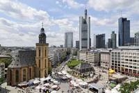 Skyline Frankfurt: Die Skyline ist unverkennbar. Sehenswürdigkeiten entlang des Mains Foto: djd/Tour Skyline Frankfurt: Die Skyline ist unverkennbar. Sehenswürdigkeiten entlang des Mains Foto: djd/Tour