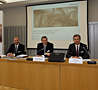 v.r.n.l.: Jan Rinnert; Dr. Frank Heinricht; Christoph Ringwald (Quelle: Heraeus) v.r.n.l.: Jan Rinnert; Dr. Frank Heinricht; Christoph Ringwald (Quelle: Heraeus)