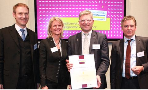 v.l.: R. Becker, B. Röhr und B. Rath, Dr. F. Kratz Quelle: forum! Marktforschung / Klaus Schilling v.l.: R. Becker, B. Röhr und B. Rath, Dr. F. Kratz Quelle: forum! Marktforschung / Klaus Schilling