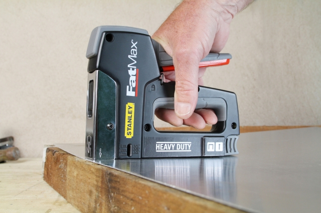Zum Heften härterer Materialien, für anspruchsvolle Anwendungen und regelmäßigen Gebrauch hält Stanl Zum Heften härterer Materialien, für anspruchsvolle Anwendungen und regelmäßigen Gebrauch hält Stanl