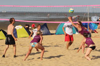 Beachvolleyball für Urlaubsgäste am Cuxhavener Sportstrand