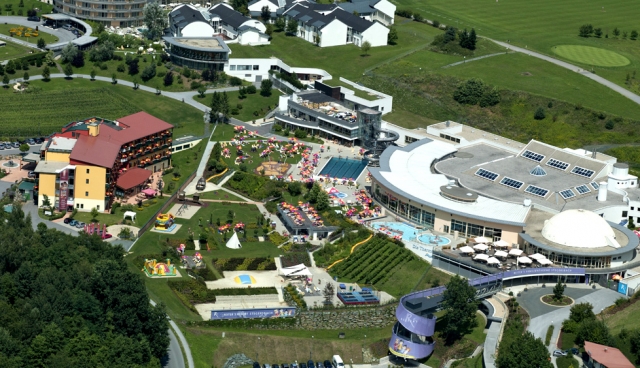 Therme Stegersbach mit dem 4Stern Thermenhotel PuchasPlus (links) Therme Stegersbach mit dem 4Stern Thermenhotel PuchasPlus (links)