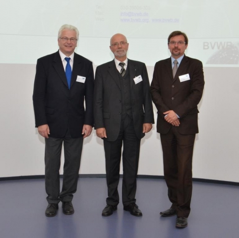 Die Vorsitzenden des BVWB-Vorstandes Boje Dohrn, Prof. Dr.-Ing. Kai Mertins und Dr.-Ing. Holger Kohl Die Vorsitzenden des BVWB-Vorstandes Boje Dohrn, Prof. Dr.-Ing. Kai Mertins und Dr.-Ing. Holger Kohl