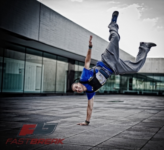 Perfekt an die Bedürfnisse von Traceuren (Parkour-Läufer) angepasster Rucksack von Fast-Break. Perfekt an die Bedürfnisse von Traceuren (Parkour-Läufer) angepasster Rucksack von Fast-Break.